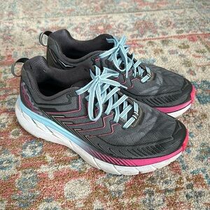 Women’s HOKA Clifton 4 size 8 very gently used!